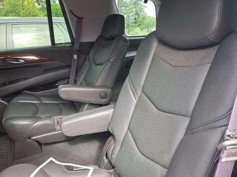 Used 2017 Cadillac Escalade Luxury AWD/4WD image 11