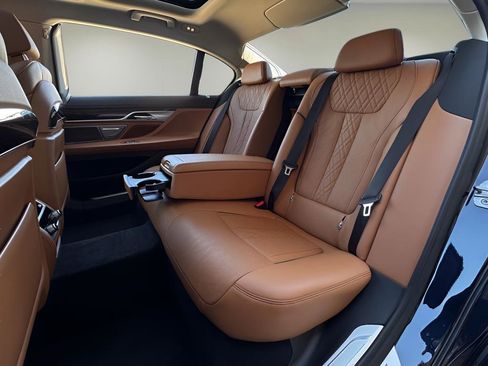 Used 2020 BMW 740i w/ Premium Package image 24