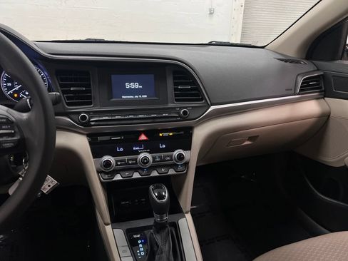 Used 2020 Hyundai Elantra SE w/ Convenience Package (C2) FWD image 19
