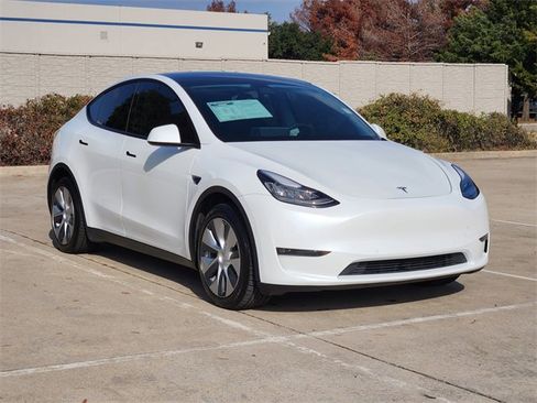 Used 2020 Tesla Model Y Long Range image 3