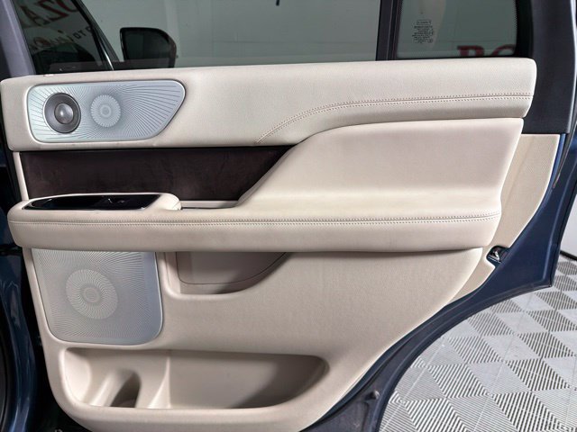 Used 2018 Lincoln Navigator Reserve w/ Technology Package AWD/4WD image 39