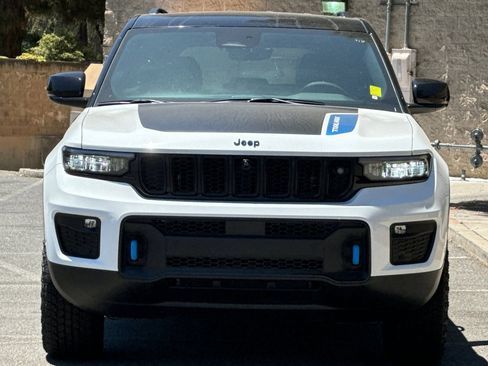 New 2023 Jeep Grand Cherokee Trailhawk w/ Advanced Protech Group II AWD/4WD image 8