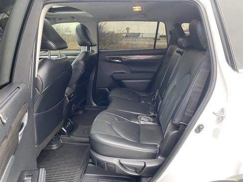 Used 2023 Toyota Highlander Limited image 13