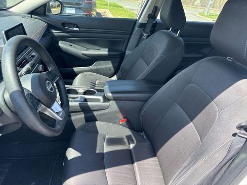 Used 2024 Nissan Altima 2.5 SV image 5