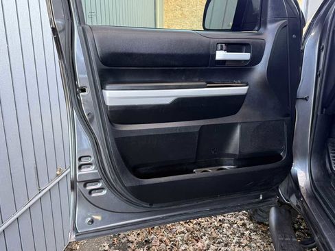 Used 2018 Toyota Tundra SR5 image 33