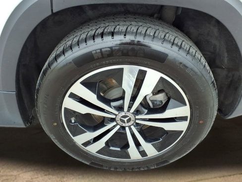 Used 2025 Mercedes-Benz GLB 250 image 23