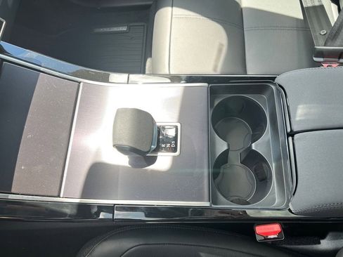 New 2026 Land Rover Range Rover Velar Dynamic SE image 20