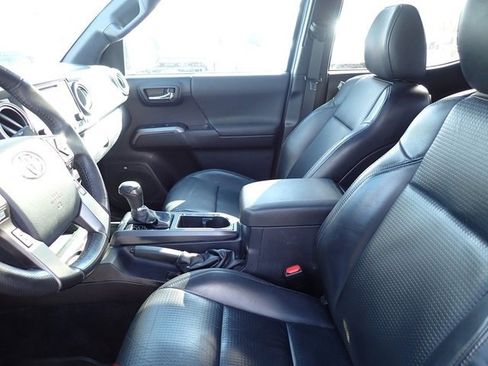 Used 2019 Toyota Tacoma TRD Off-Road image 17