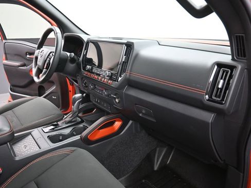 Used 2025 Nissan Frontier PRO-4X w/ Pro Convenience Package image 16