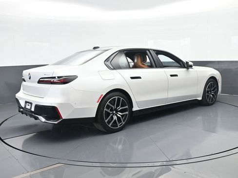 Used 2025 BMW 740i xDrive image 6