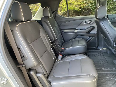 Used 2023 Chevrolet Traverse Premier image 37