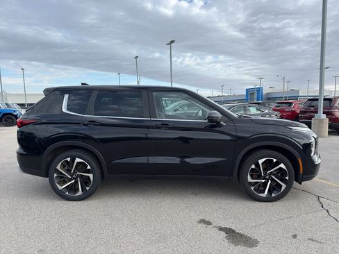 Used 2022 Mitsubishi Outlander SE image 4