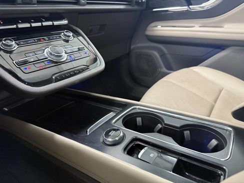Used 2022 Lincoln Corsair AWD w/ Premium Package image 23
