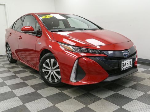 Used 2020 Toyota Prius Prime XLE image 2