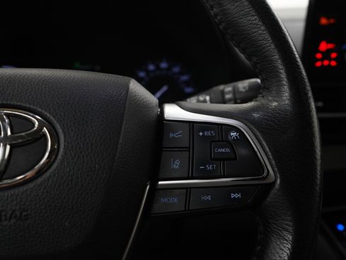 Used 2021 Toyota Sienna XLE AWD/4WD image 26