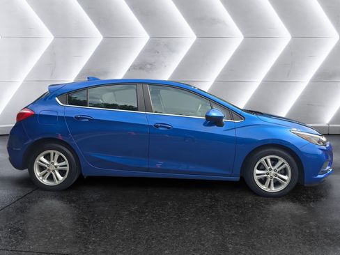 Used 2017 Chevrolet Cruze LT w/ Convenience Package FWD image 6