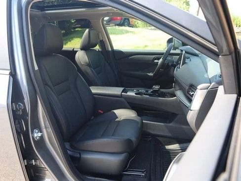 Certified 2025 Nissan Rogue SV w/ SV Premium Package FWD image 27