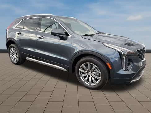 Used 2020 Cadillac XT4 Premium Luxury w/ Cold Weather Package FWD image 9