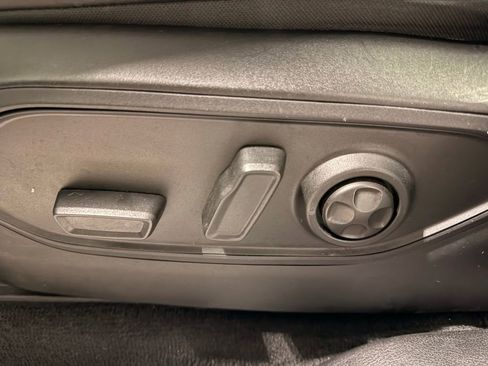 Used 2024 Jeep Grand Cherokee L Laredo image 14