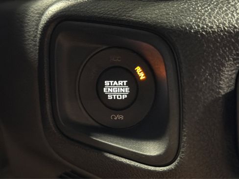 Used 2025 Jeep Wrangler Sport AWD/4WD image 30