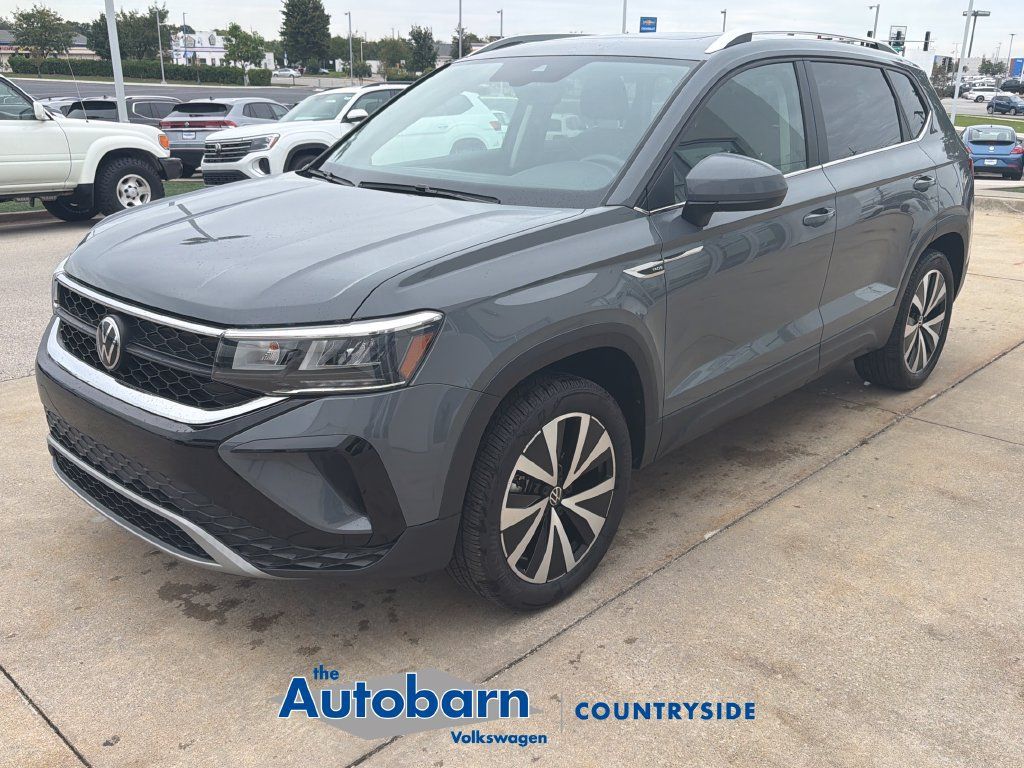 Certified 2023 Volkswagen Taos SE w/ Panoramic Sunroof Package AWD/4WD image 3
