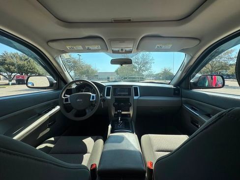 Used 2009 Jeep Grand Cherokee Laredo image 10