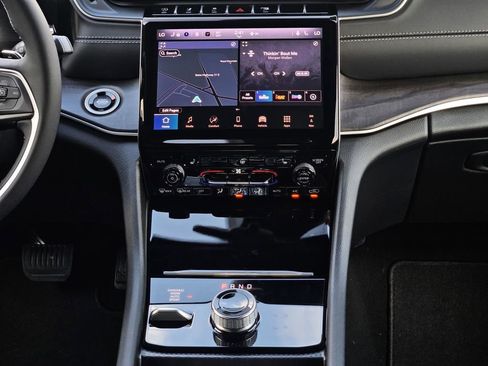 New 2025 Jeep Grand Cherokee L Limited image 33