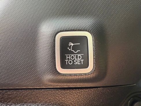 New 2025 Jeep Grand Cherokee Limited w/ Luxury Tech Group II image 18