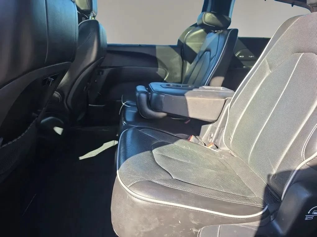 Used 2019 Chrysler Pacifica Limited w/ Advanced Safetytec Group FWD image 10