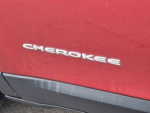 Certified 2017 Jeep Cherokee Limited image 31