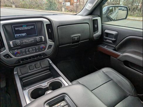 Used 2017 GMC Sierra 1500 SLT w/ SLT Premium Package image 9