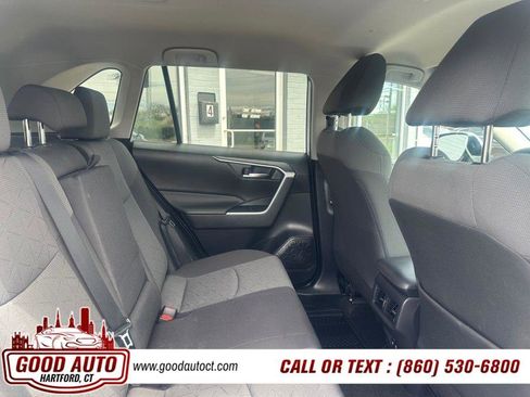 Used 2020 Toyota RAV4 XLE w/ Carpet Mat Package image 10