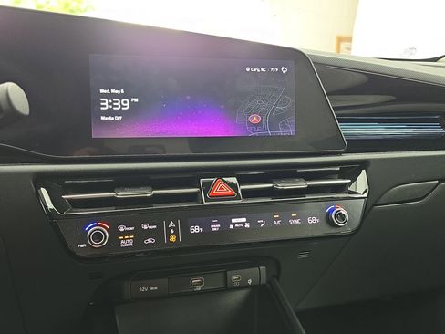 Used 2023 Kia Niro EX FWD image 19