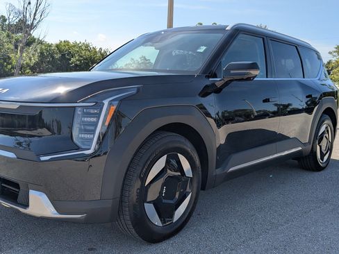 Certified 2026 Kia EV9 Wind image 9