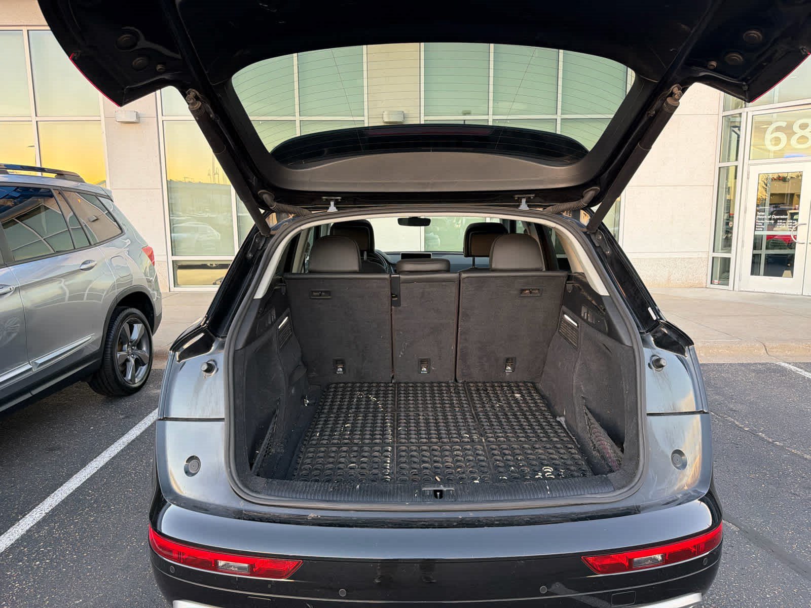Used 2019 Audi Q5 2.0T Premium Plus w/ Premium Plus Package AWD/4WD image 8