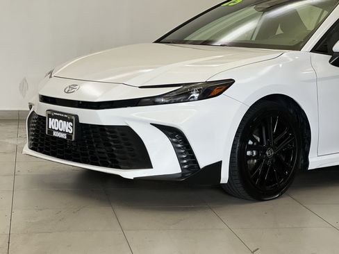 Used 2025 Toyota Camry SE FWD image 28