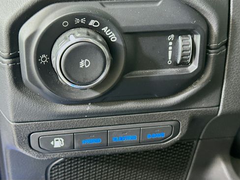 Used 2024 Jeep Wrangler Unlimited Sahara AWD/4WD image 16