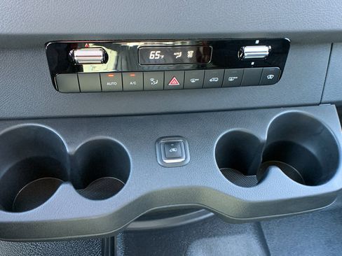 Used 2022 Mercedes-Benz Sprinter 2500 image 17