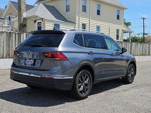 Used 2022 Volkswagen Tiguan SE w/ Panoramic Sunroof Package AWD/4WD image 7