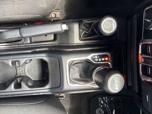 Used 2019 Jeep Wrangler Unlimited Sport S AWD/4WD image 17