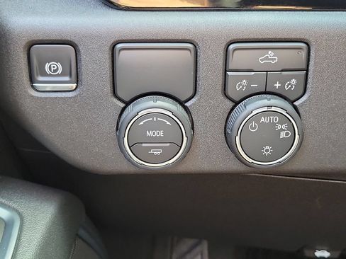 Used 2026 Chevrolet Silverado 1500 LT RWD image 15