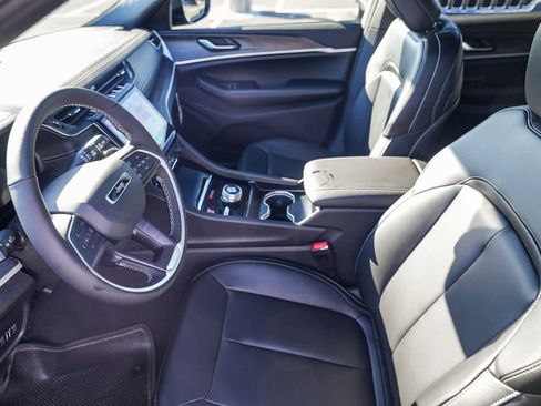 New 2025 Jeep Grand Cherokee L Limited image 18