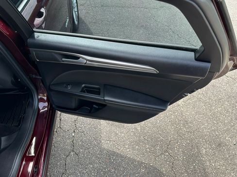 Used 2018 Ford Fusion SE FWD image 35