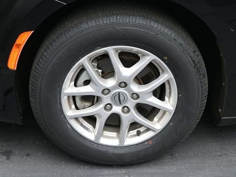Used 2024 Chrysler Pacifica Touring-L FWD image 35