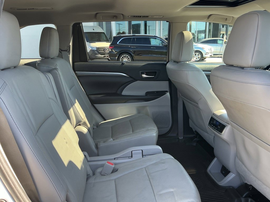 Used 2019 Toyota Highlander Limited AWD/4WD image 29