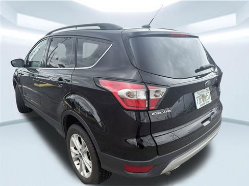 Used 2018 Ford Escape SE FWD image 2