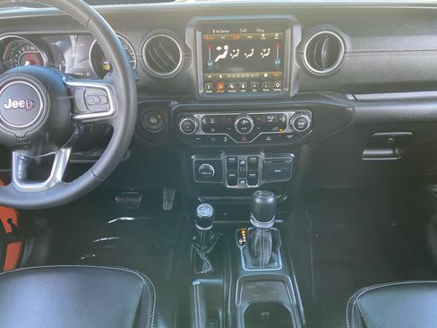 Used 2023 Jeep Wrangler Unlimited Sahara AWD/4WD image 11