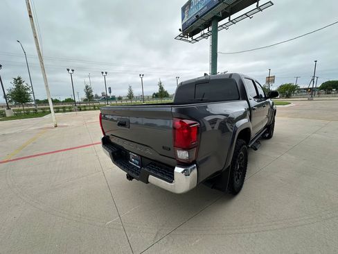 Used 2020 Toyota Tacoma SR5 RWD image 3
