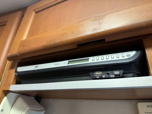 Used 2010 Chevrolet Express 3500 Extended w/ Power Package RWD image 38