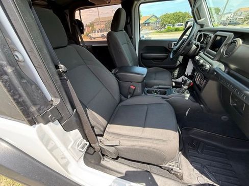 Used 2018 Jeep Wrangler Sport AWD/4WD image 11